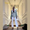 Veste col châle , motif perroquet et pantalon blanc