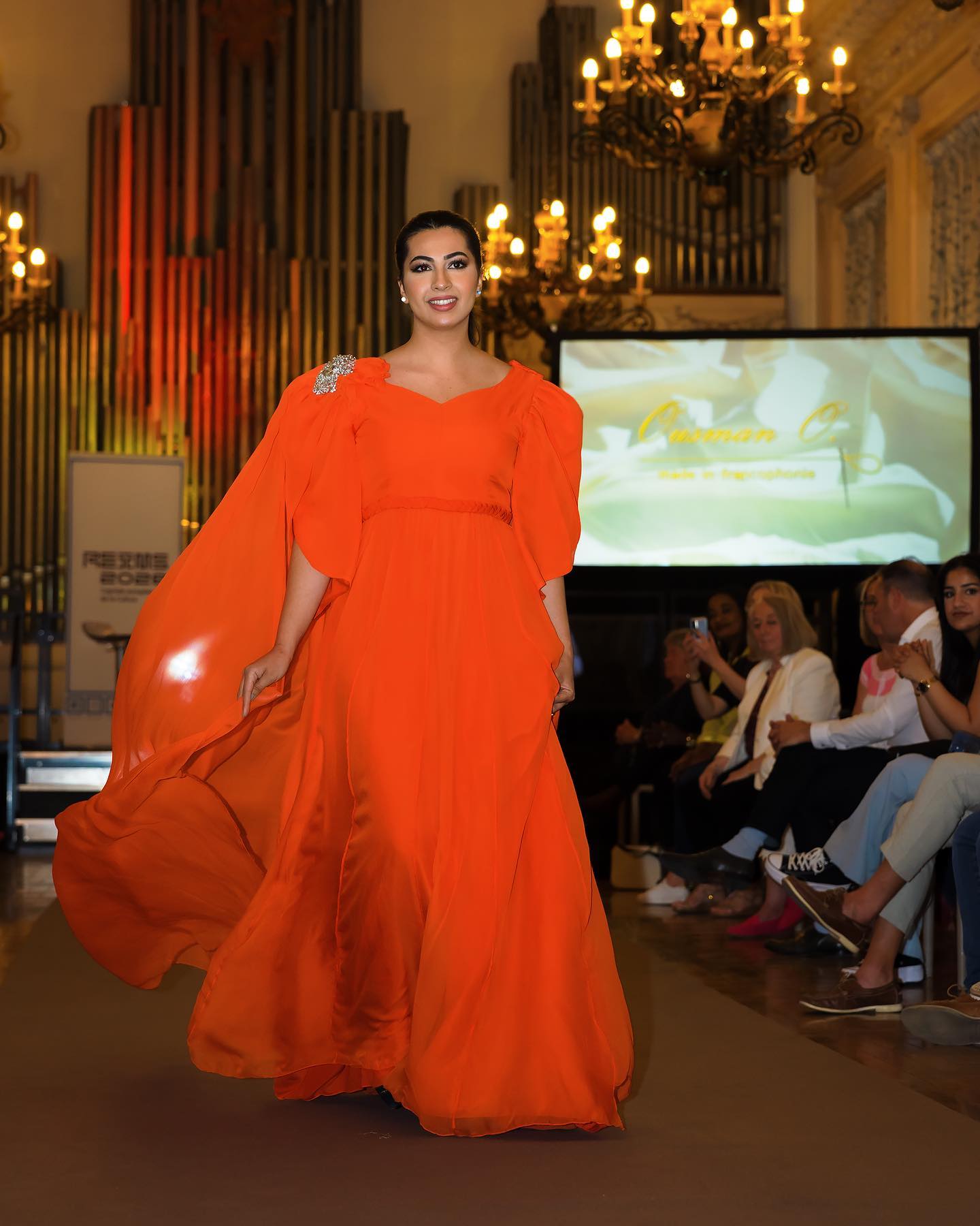 Défilé Mairie Robe en mousseline de soie orange