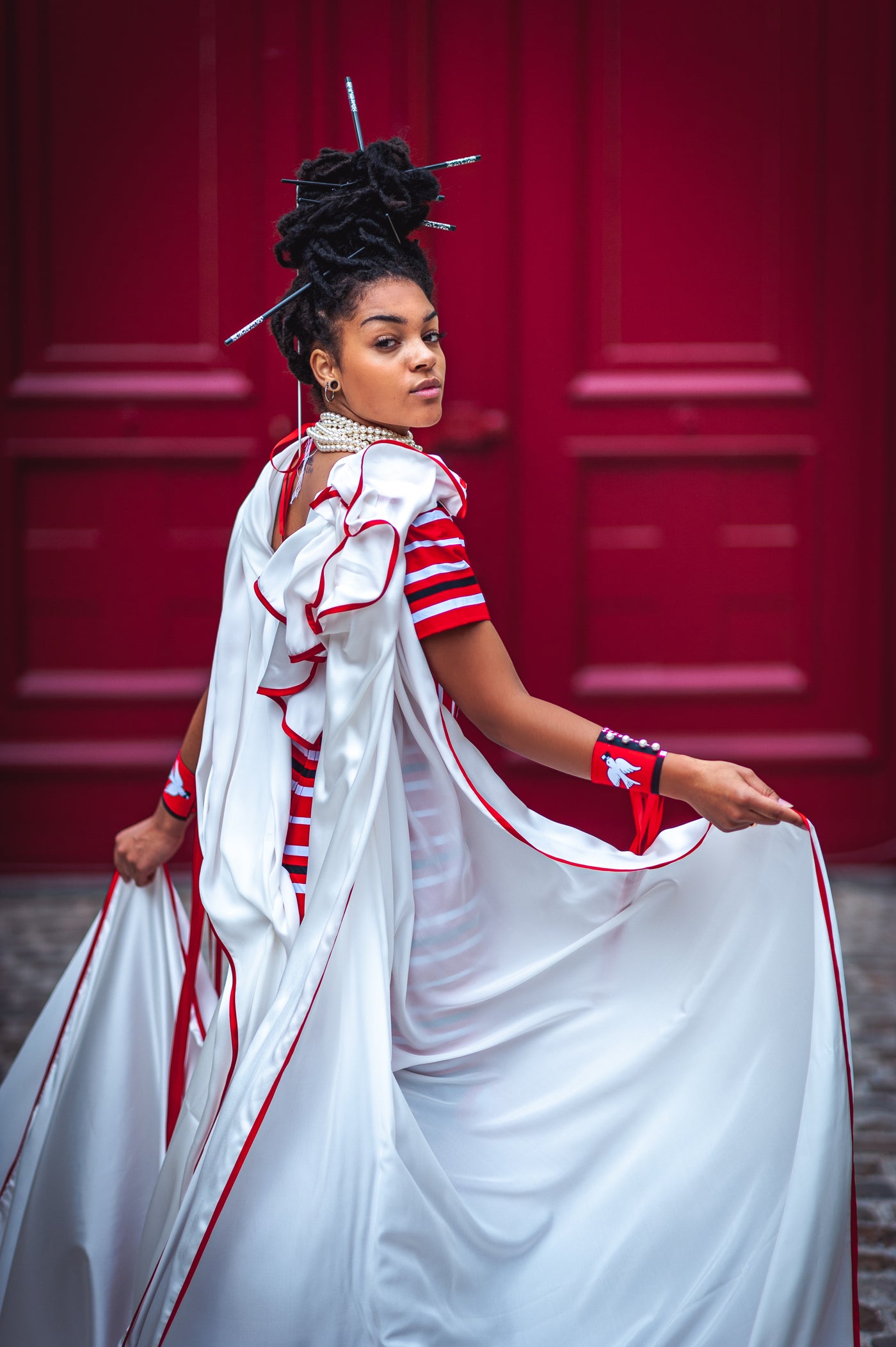 Robe luilou avec voile en satin de soie blanc