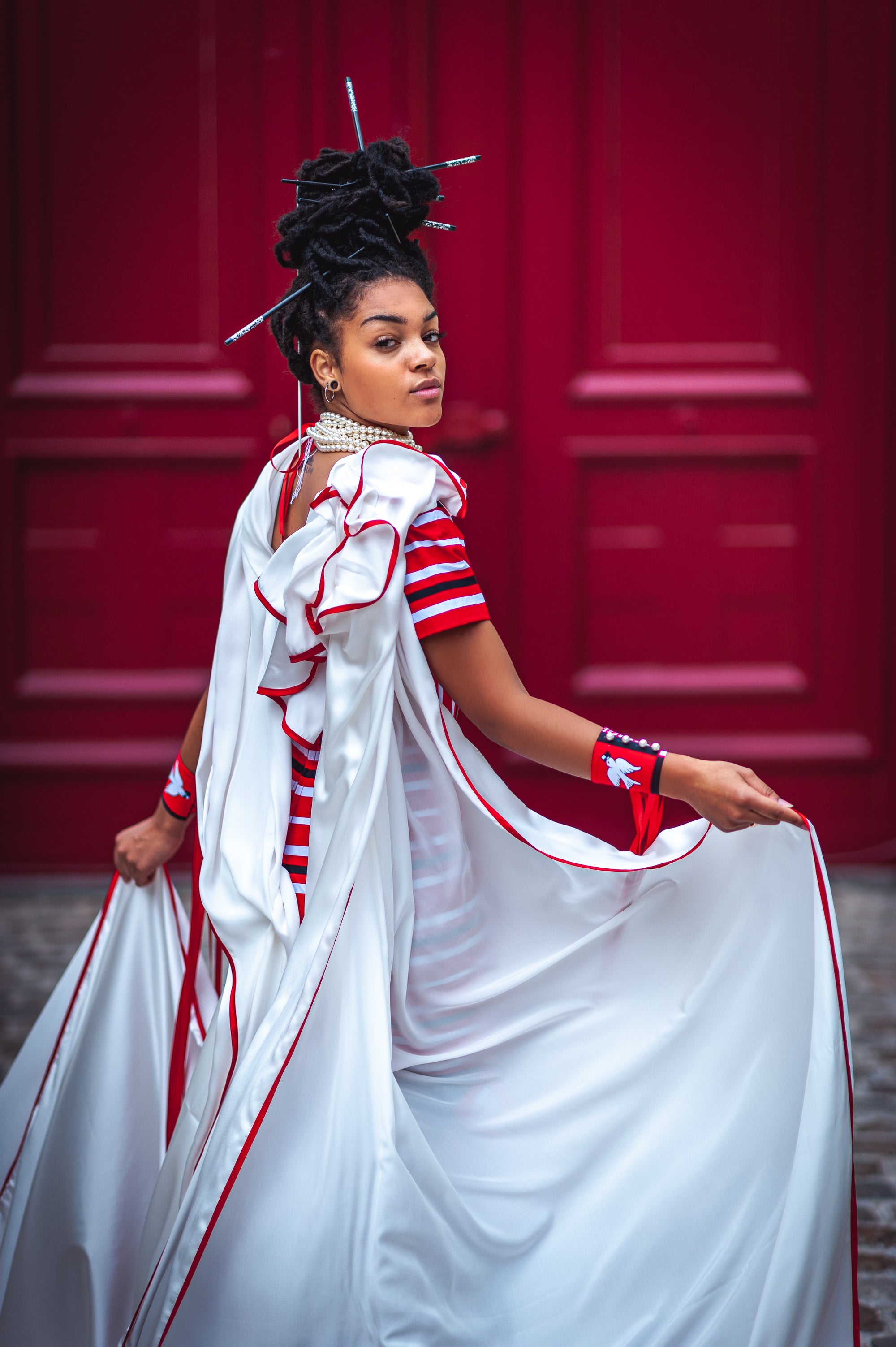 Robe luilou avec voile en satin de soie blanc